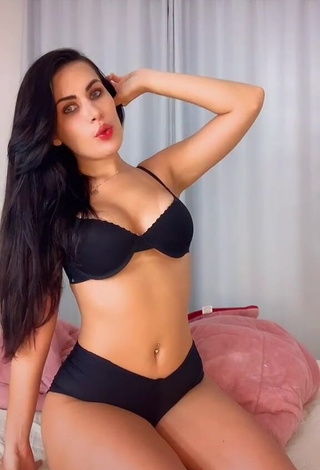 3. Cute Dine Azevedo in Black Bra