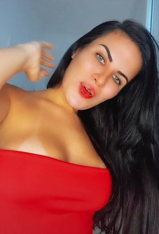 3. Beautiful Dine Azevedo Shows Cleavage in Sexy Red Top