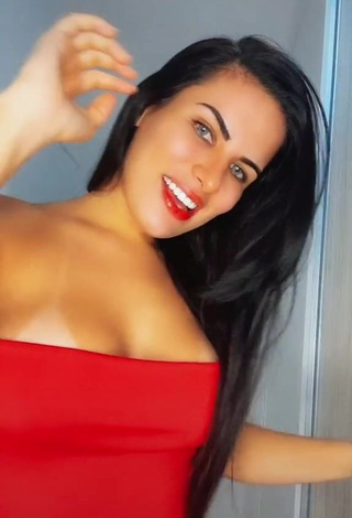 4. Beautiful Dine Azevedo Shows Cleavage in Sexy Red Top