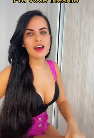 Seductive Dine Azevedo Shows Cleavage in Black Top