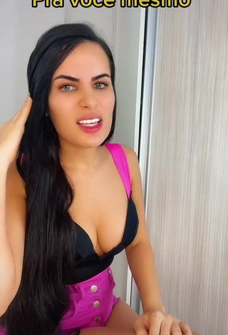 3. Seductive Dine Azevedo Shows Cleavage in Black Top