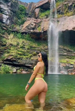 Sweet Dine Azevedo Shows Butt