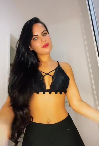 3. Beautiful Dine Azevedo in Sexy Black Bra