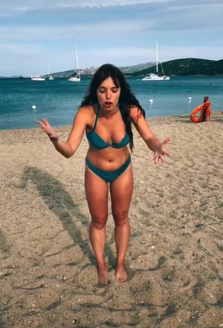 4. Sexy Eleonora Olivieri Shows Cleavage in Turquoise Bikini at the Beach and Bouncing Boobs