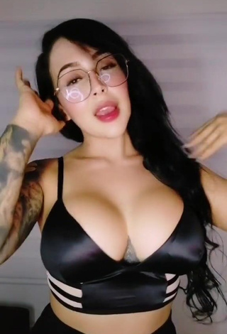 1. Eve Herrera Looks Amazing in Black Crop Top and Bouncing Big Breasts