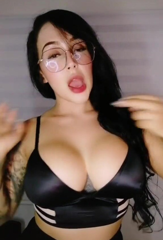 Eve Herrera Looks Amazing in Black Crop Top and Bouncing Big Breasts