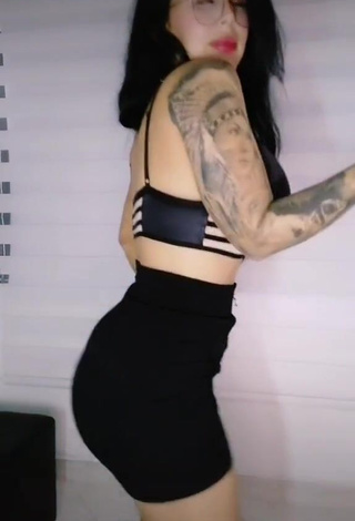 1. Seductive Eve Herrera in Black Crop Top while Twerking