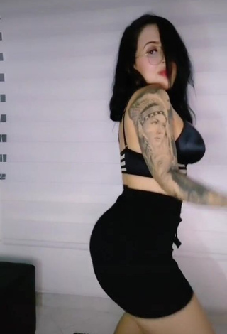 3. Seductive Eve Herrera in Black Crop Top while Twerking