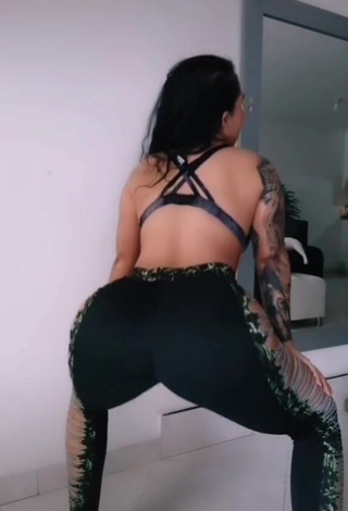 1. Pretty Eve Herrera Shows Butt while Twerking