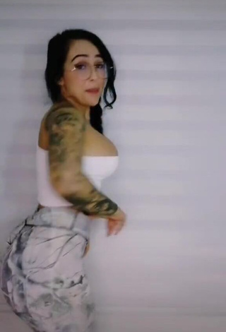 4. Attractive Eve Herrera Shows Cleavage in White Crop Top and Bouncing Big Boobs