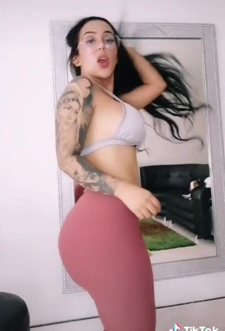 4. Sexy Eve Herrera in Grey Bra while Twerking