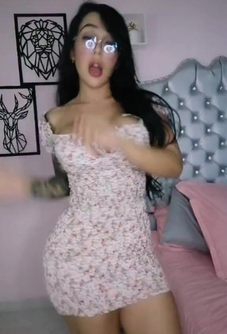 1. Eve Herrera Shows her Cute Cleavage and Bouncing Big Boobs