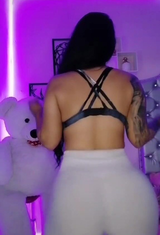 1. Dazzling Eve Herrera Shows Big Butt