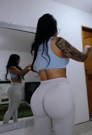 3. Gorgeous Eve Herrera Shows Big Butt