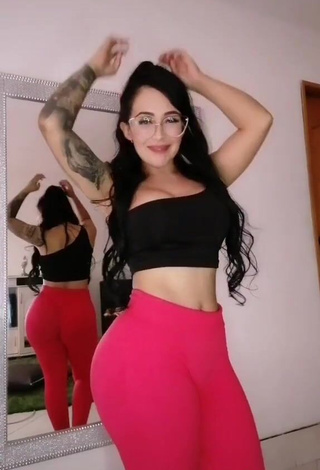 3. Wonderful Eve Herrera Shows Big Butt