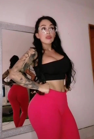 4. Wonderful Eve Herrera Shows Big Butt