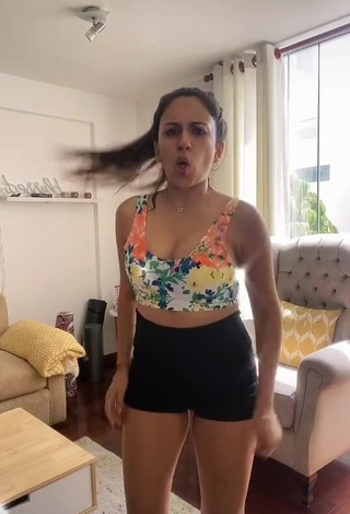 1. Hot Gina Yangali in Floral Crop Top and Bouncing Boobs