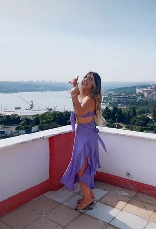 1. Hot Gizemjelii in Purple Crop Top on the Balcony