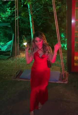 3. Hot Gizemjelii in Red Dress