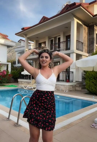 Sexy Gizemjelii in White Crop Top at the Pool