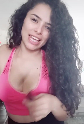 Desirable Gleidy Rojas Shows Cleavage in Pink Sport Bra