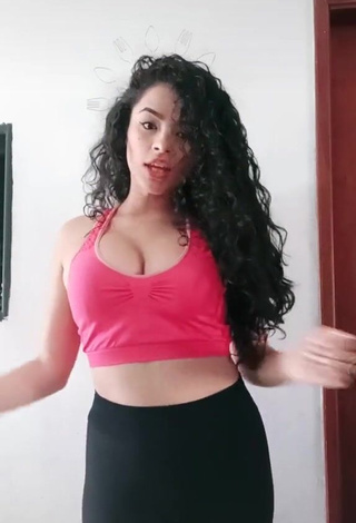 1. Hot Gleidy Rojas Shows Cleavage in Pink Sport Bra and Bouncing Big Boobs