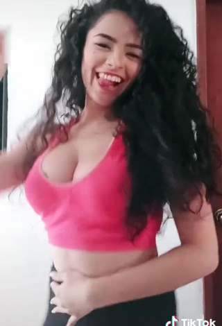 3. Hot Gleidy Rojas Shows Cleavage in Pink Sport Bra and Bouncing Big Boobs