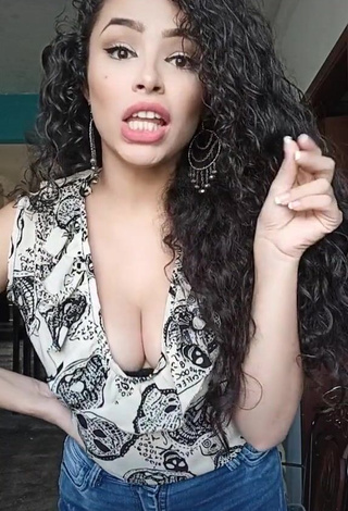 Beautiful Gleidy Rojas Shows Cleavage in Sexy Top