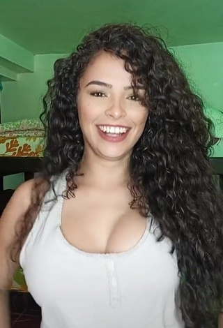 3. Sexy Gleidy Rojas Shows Cleavage in White Top and Bouncing Big Tits