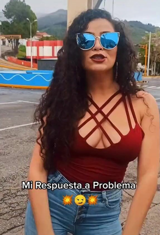 Erotic Gleidy Rojas Shows Cleavage in Red Top in a Street