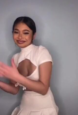 1. Sexy Taylah Albert in Crop Top and Bouncing Boobs