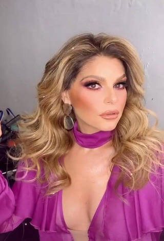 3. Hot Tati Cantoral Shows Cleavage