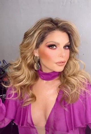 4. Hot Tati Cantoral Shows Cleavage