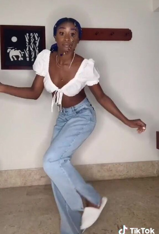 3. Sexy Oluwanifewa Agunbiade in White Crop Top