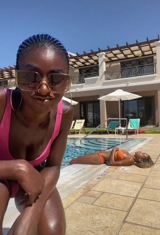 1. Hot Oluwanifewa Agunbiade in Bikini at the Swimming Pool