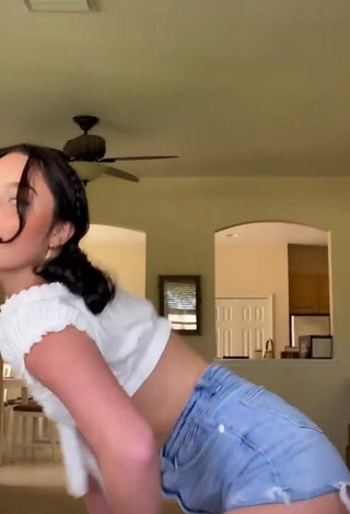 Sweet Itspeytonbabyy in Cute White Crop Top