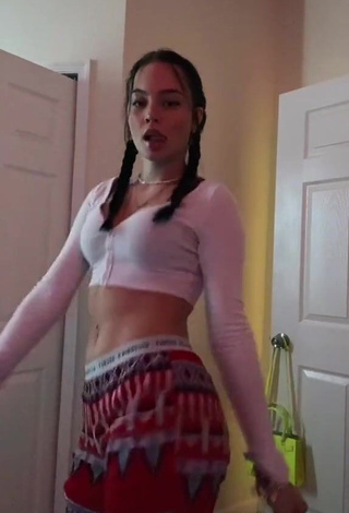 3. Lovely Itspeytonbabyy in White Crop Top