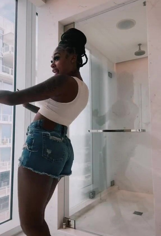 Sexy Jania Bania in White Sport Bra while Twerking