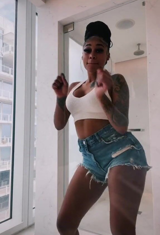 3. Sexy Jania Bania in White Sport Bra while Twerking