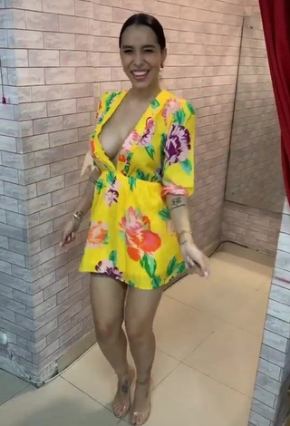 4. Desirable Jessi Pereira Shows Cleavage in Floral Dress