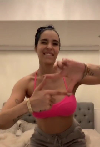 3. Desirable Jessi Pereira Shows Cleavage in Pink Sport Bra and Bouncing Big Boobs