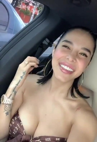 Fine Jessi Pereira Shows Cleavage in Sweet Crop Top in a Car