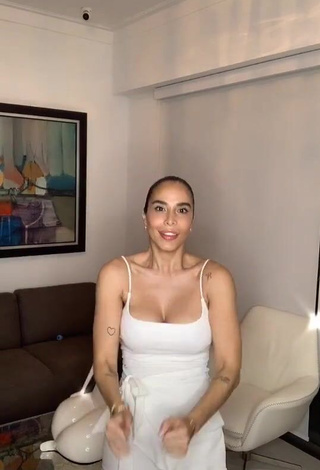 4. Really Cute Jessi Pereira Shows Cleavage in White Dress and Bouncing Big Boobs