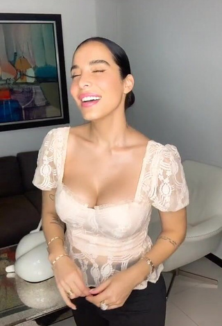 3. Beautiful Jessi Pereira Shows Cleavage in Sexy Beige Top