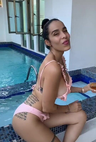 1. Desirable Jessi Pereira Shows Cleavage in Pink Bikini at the Swimming Pool (Side Boob)