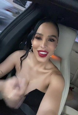 1. Adorable Jessi Pereira Shows Cleavage in a Car