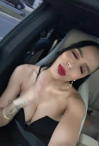 Adorable Jessi Pereira Shows Cleavage in a Car