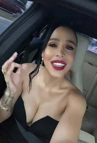 3. Adorable Jessi Pereira Shows Cleavage in a Car