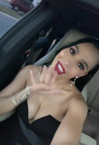 4. Adorable Jessi Pereira Shows Cleavage in a Car