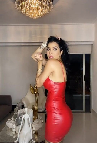 4. Pretty Jessi Pereira Shows Cleavage in Red Dress